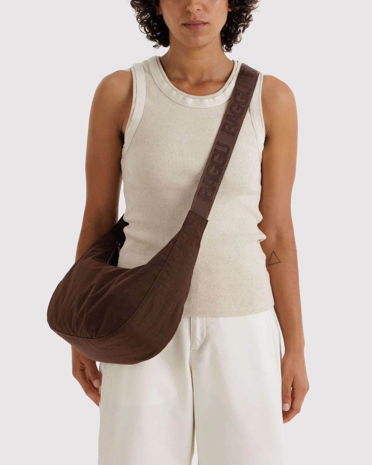 BAGGU Medium Nylon Crescent Bag- Coffee