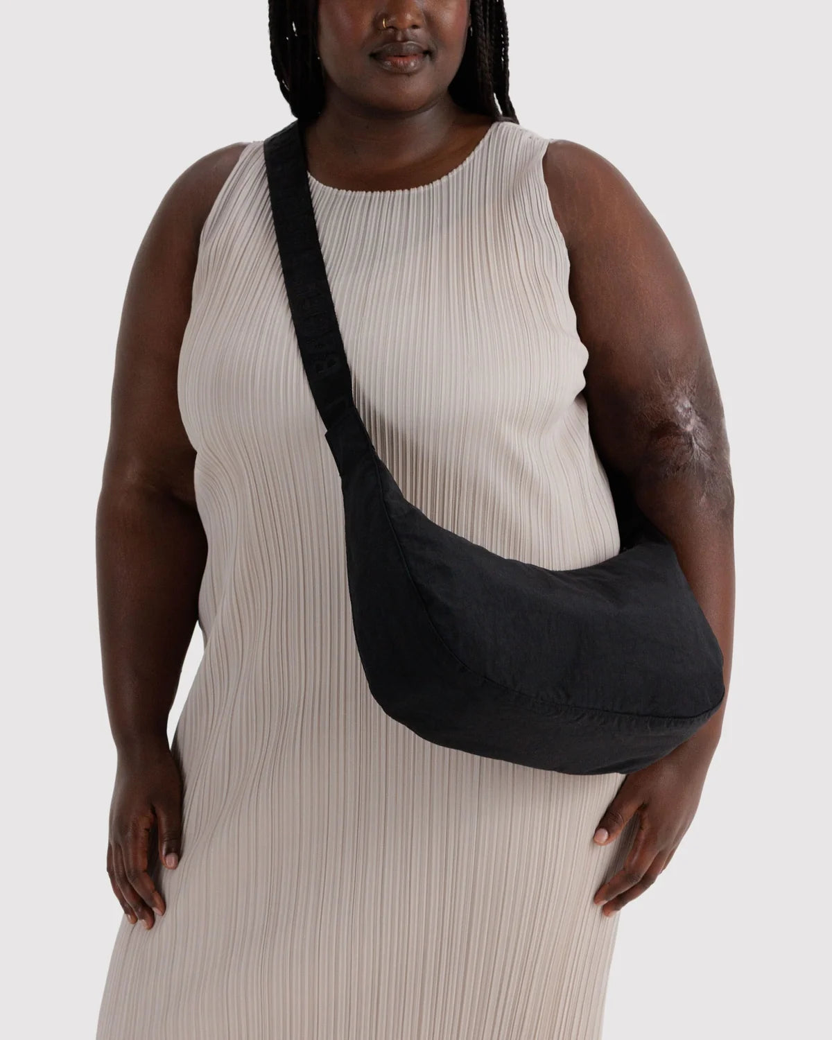 BAGGU Medium Nylon Crescent Bag- Black