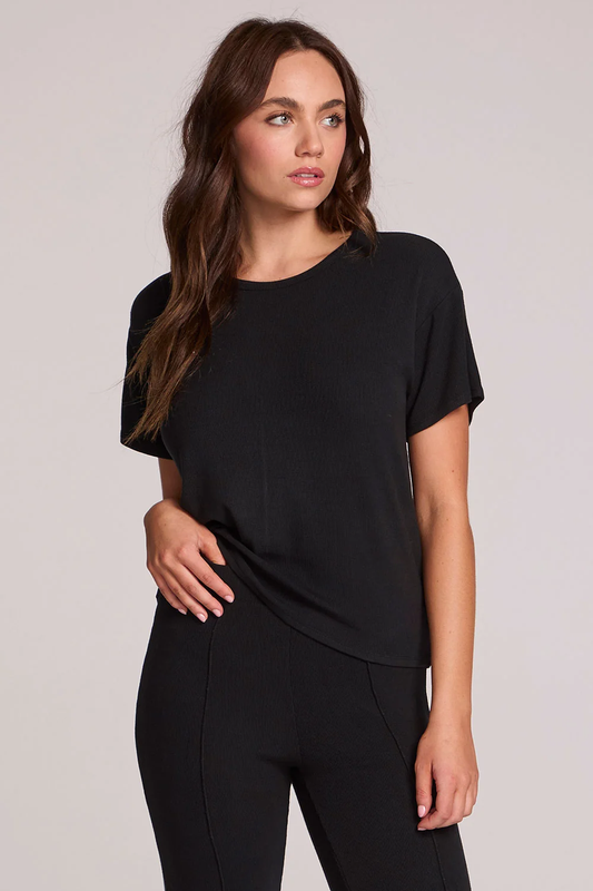 Chaser Leonor Black Tee